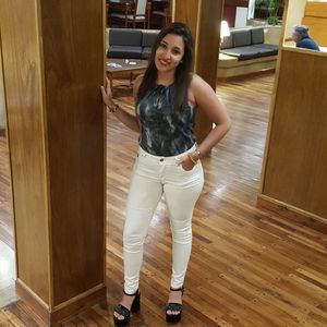 Meet your Posher, Cami